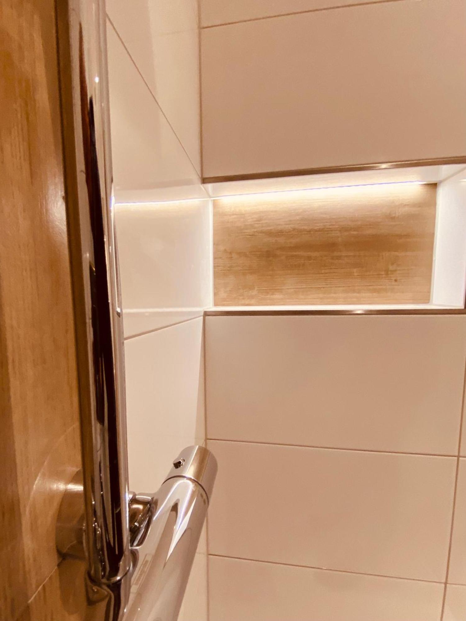 Hochwertige Ferienwohnung Mit 7Qm Balkon, Netflix, Kaffeeautomat, Rainshower Bad Zwickau Buitenkant foto