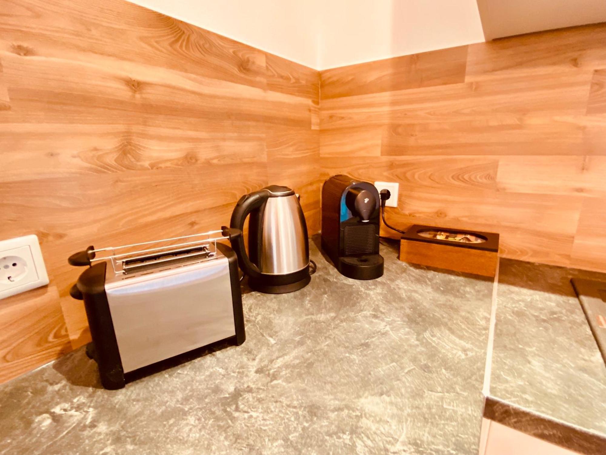 Hochwertige Ferienwohnung Mit 7Qm Balkon, Netflix, Kaffeeautomat, Rainshower Bad Zwickau Buitenkant foto