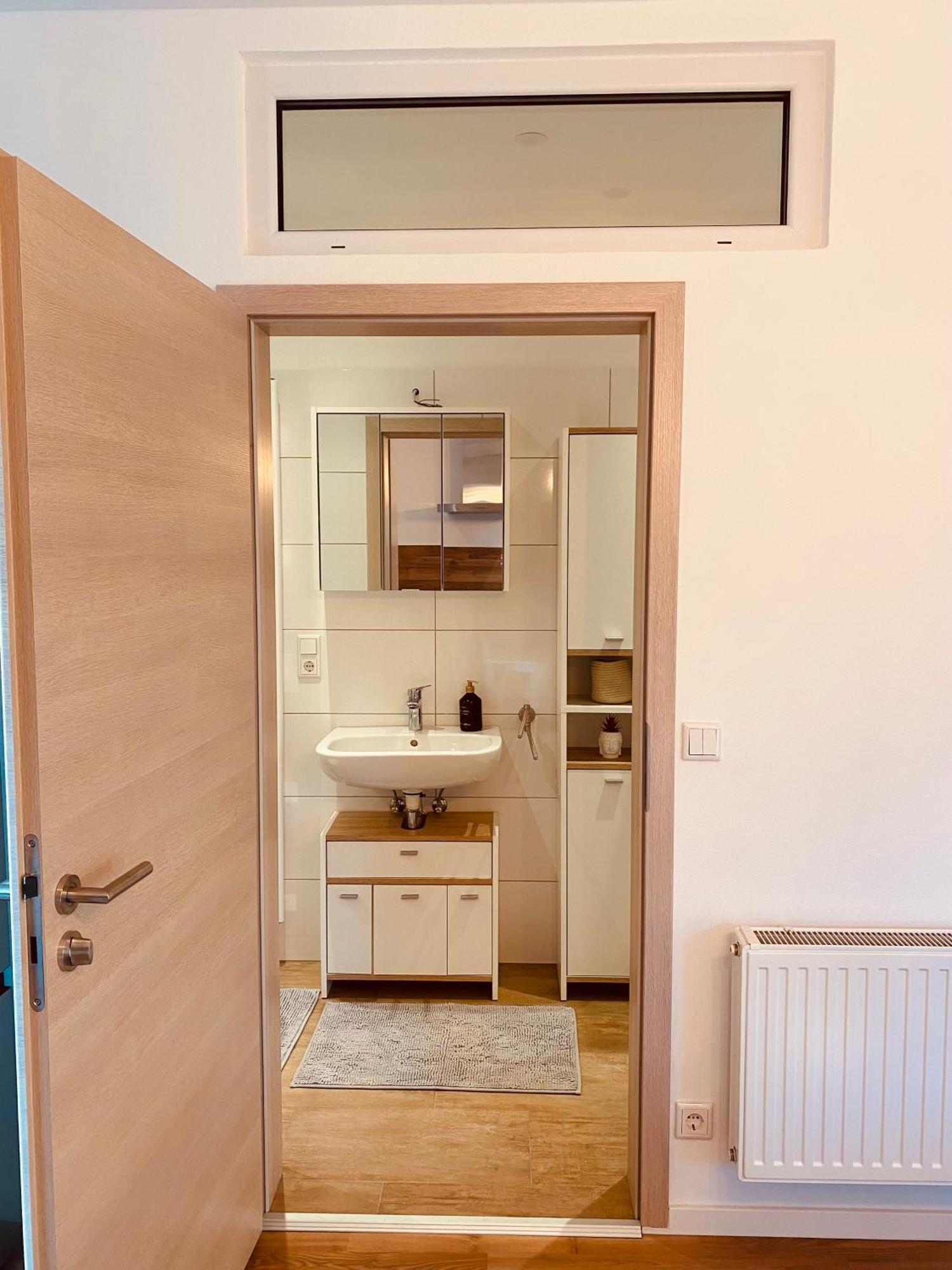 Hochwertige Ferienwohnung Mit 7Qm Balkon, Netflix, Kaffeeautomat, Rainshower Bad Zwickau Buitenkant foto