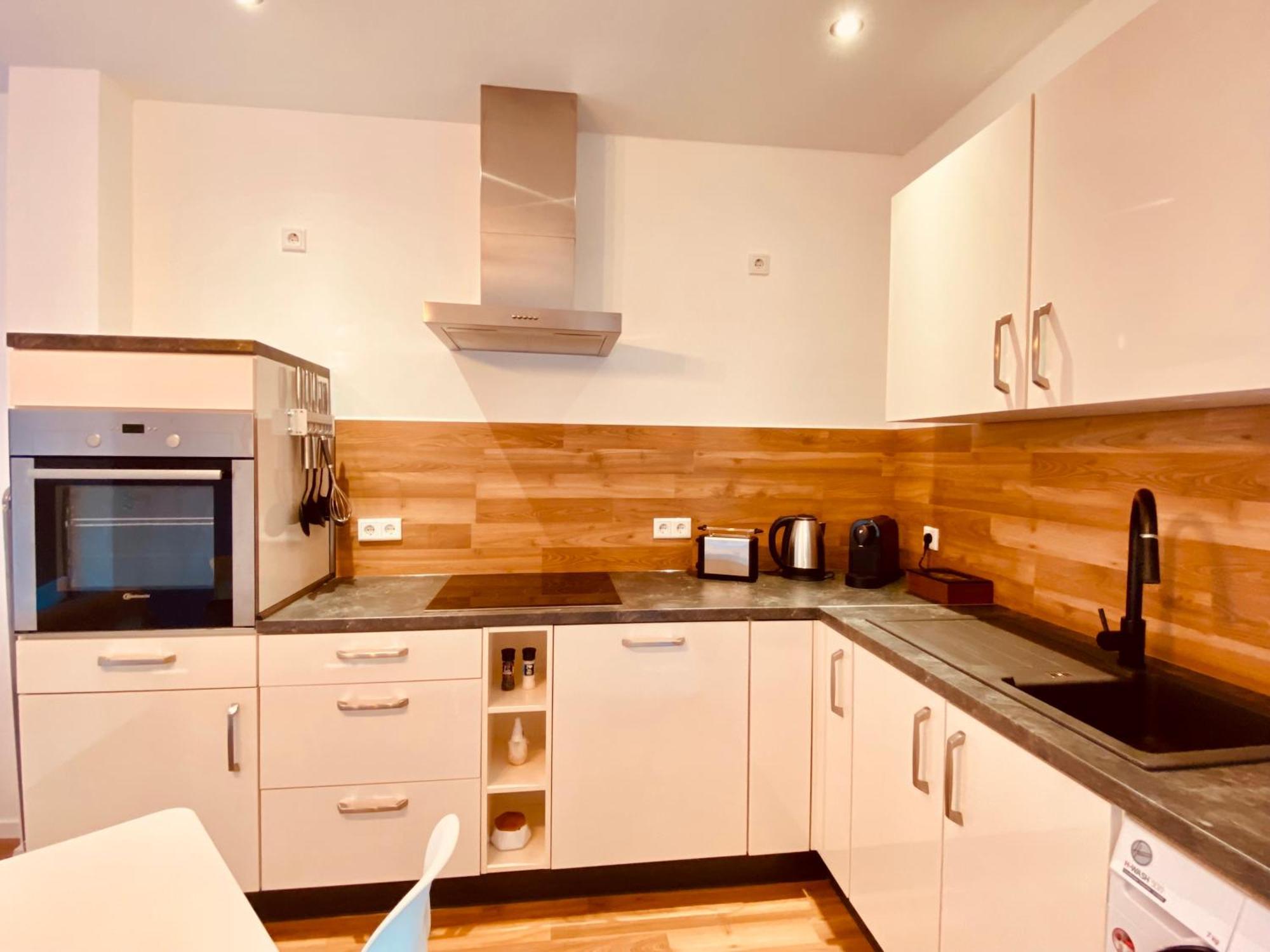 Hochwertige Ferienwohnung Mit 7Qm Balkon, Netflix, Kaffeeautomat, Rainshower Bad Zwickau Buitenkant foto